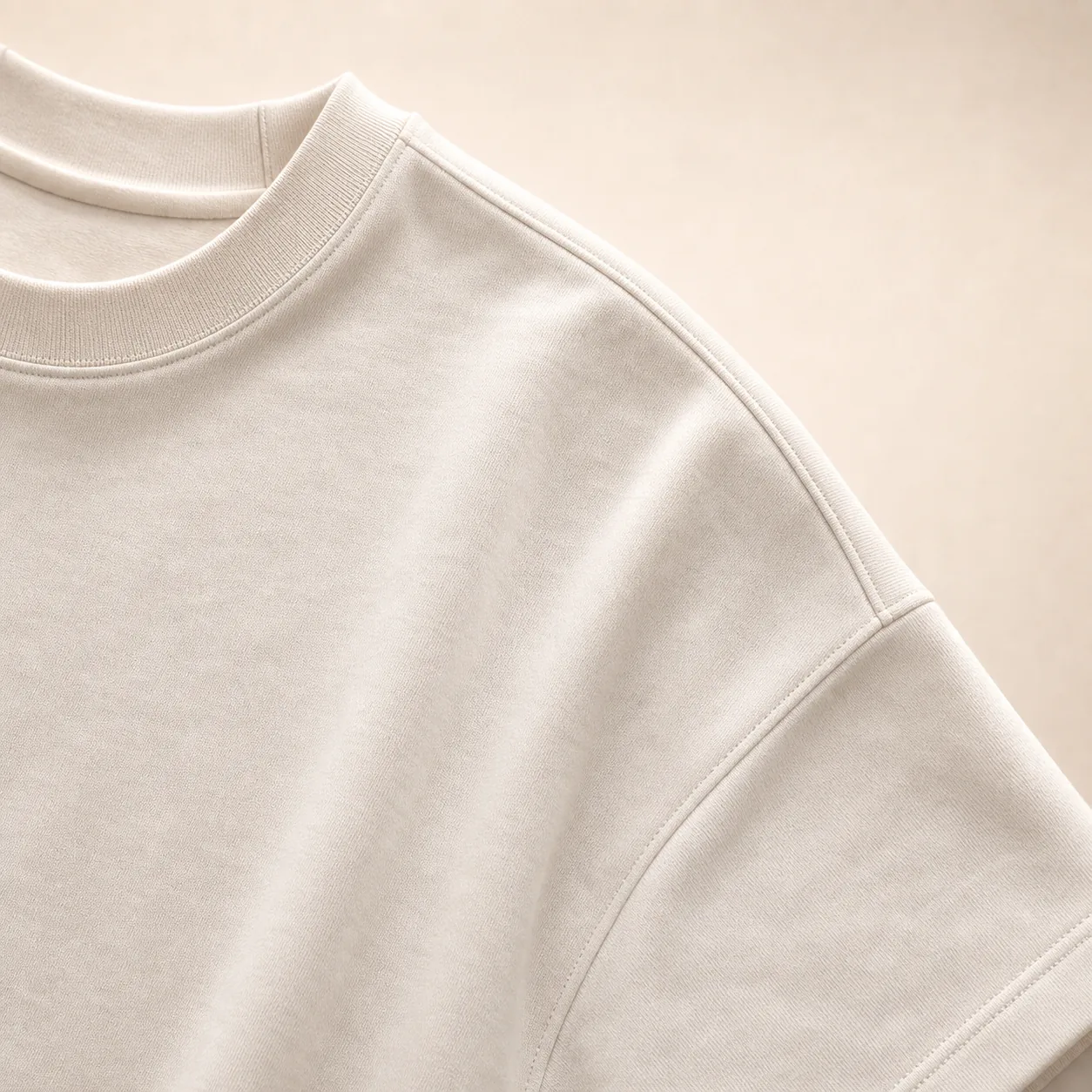 Flow Tee rib collar, dropped shoulder and sleeve construction